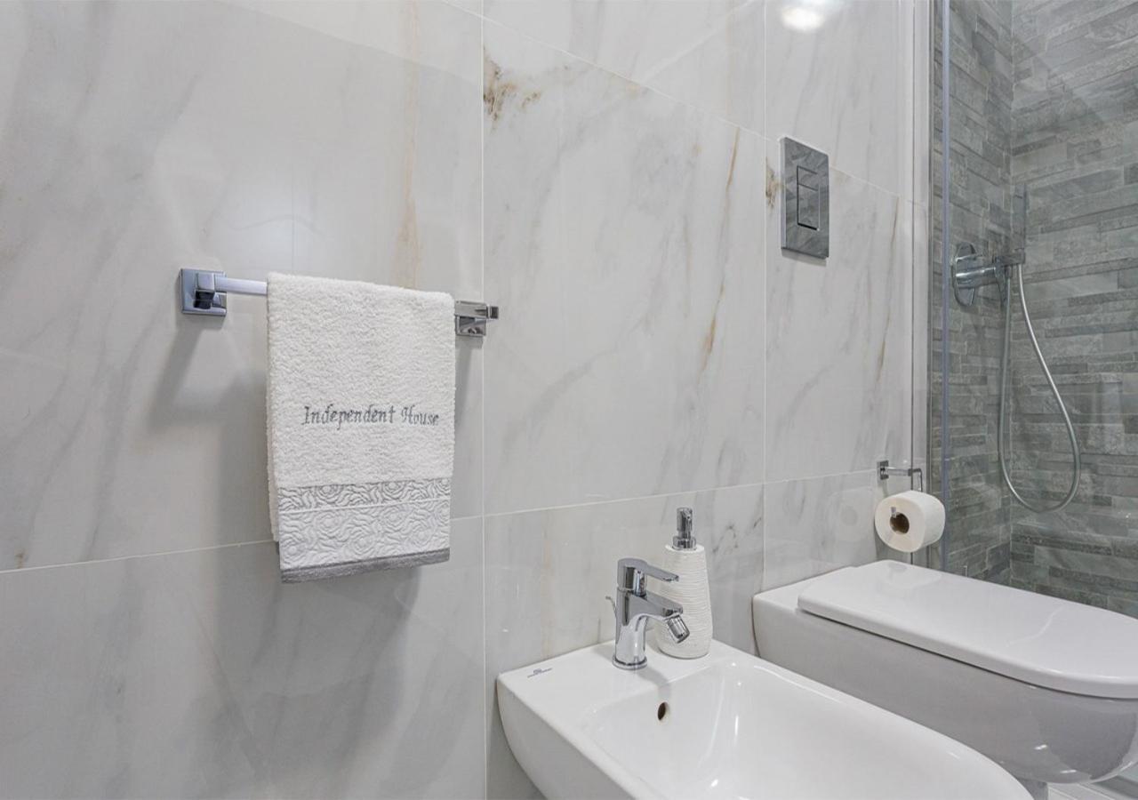 Independent House 51 Apartment Napoli Bagian luar foto